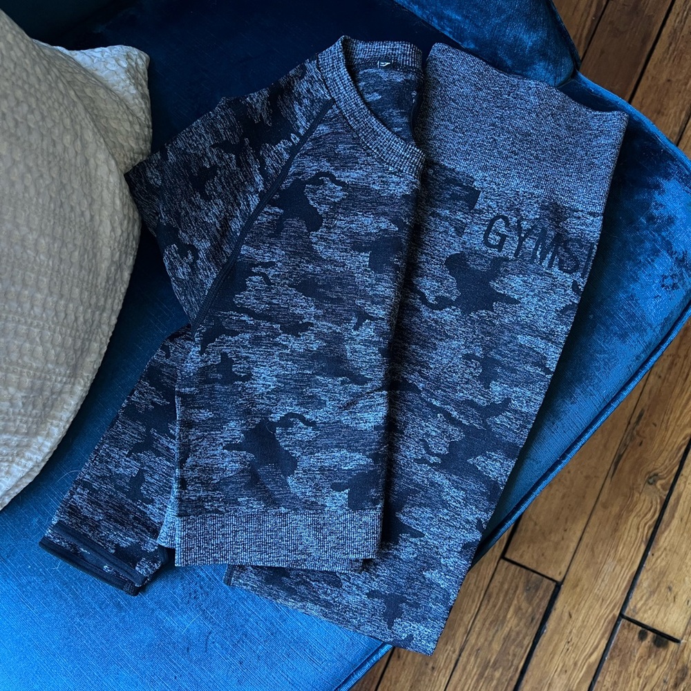 Gymshark Long shirt and Leggibgs set. size M never worn!